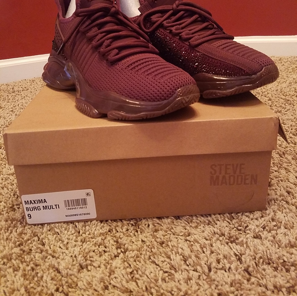 Steve Madden Burgundy shoes size 9